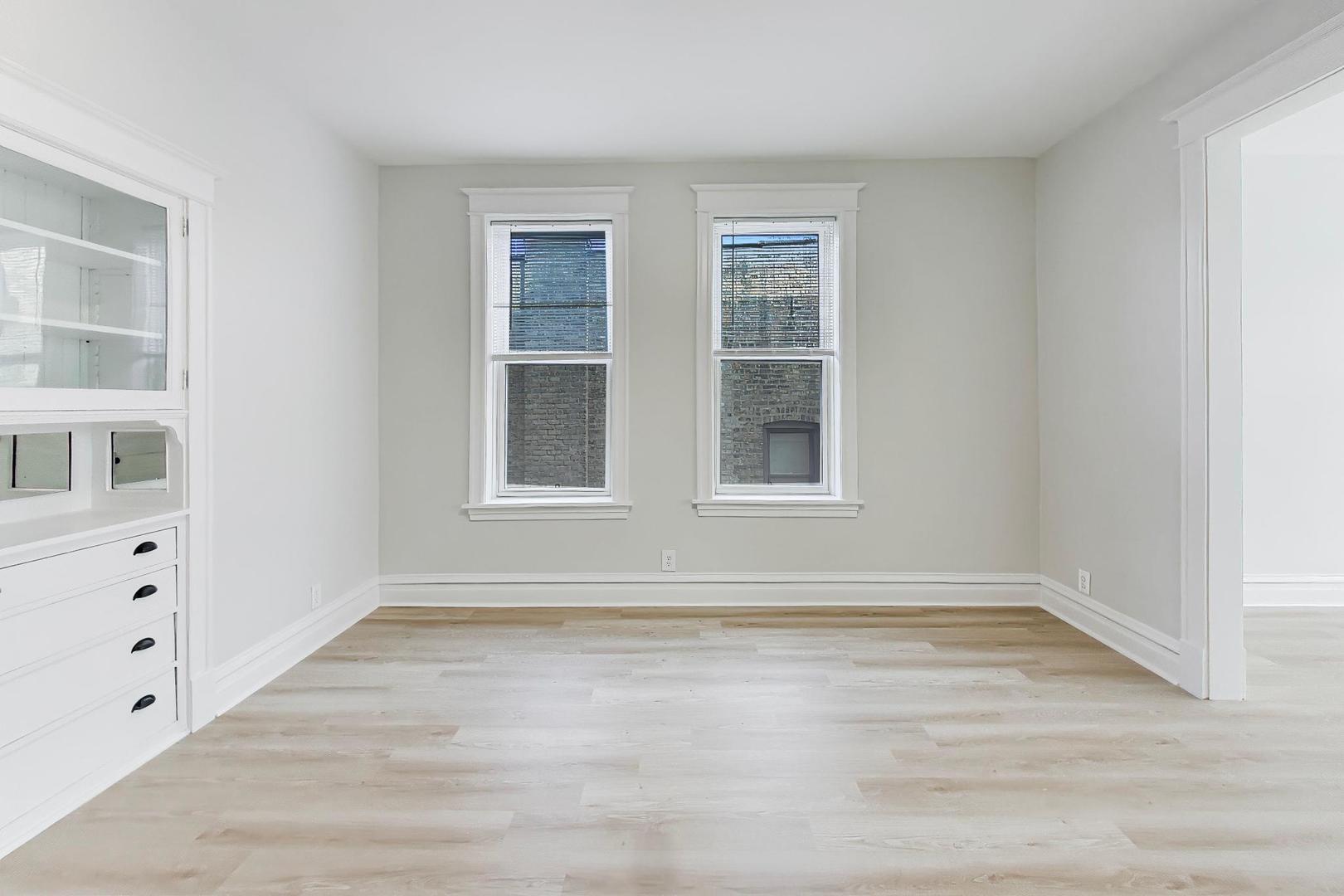 1646 West Byron Street, Unit 2F Chicago, IL 60613 - Photo 9 of 27 a view of an empty room with a window