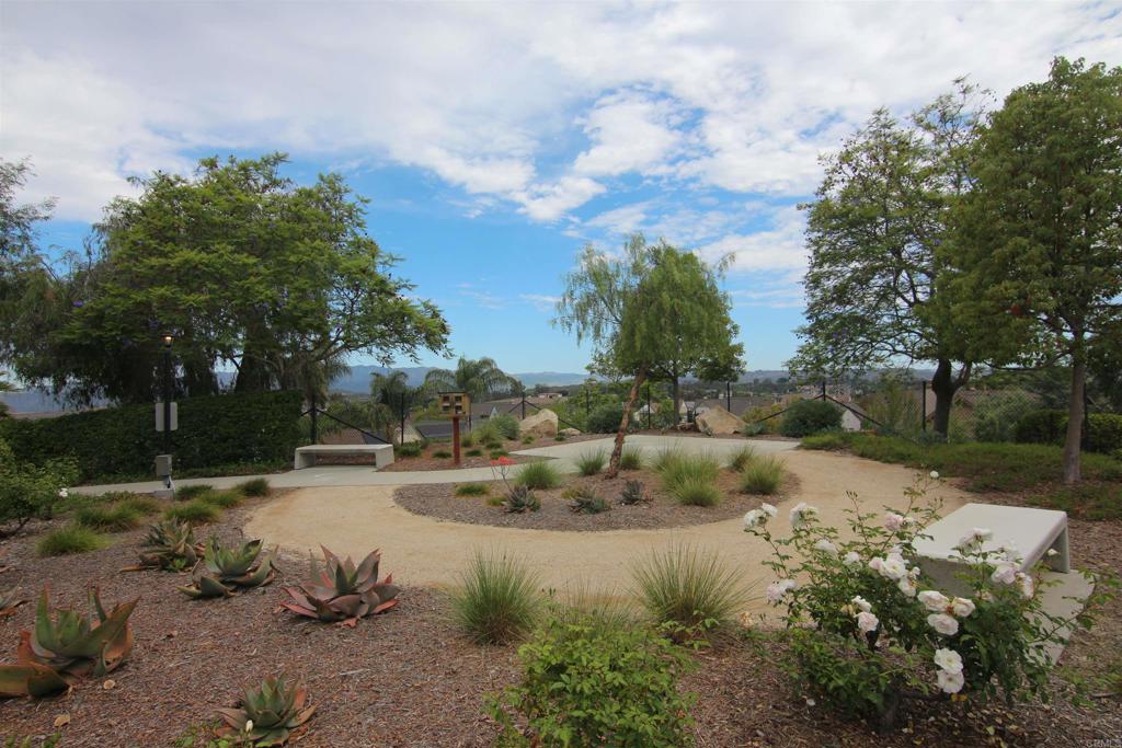 445 Poets Square Fallbrook, CA 92028 - Photo 5 of 24