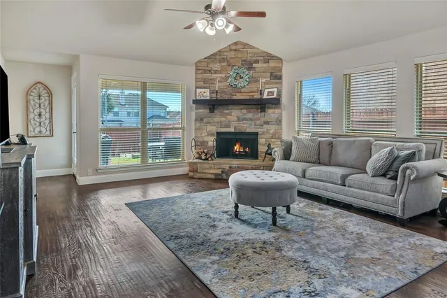 $399,900 | 629 Fox View Drive, Fort Worth, TX 76131