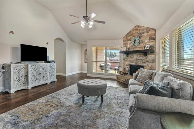 $399,900 | 629 Fox View Drive, Fort Worth, TX 76131