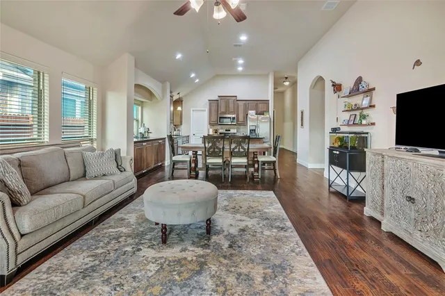 $399,900 | 629 Fox View Drive, Fort Worth, TX 76131