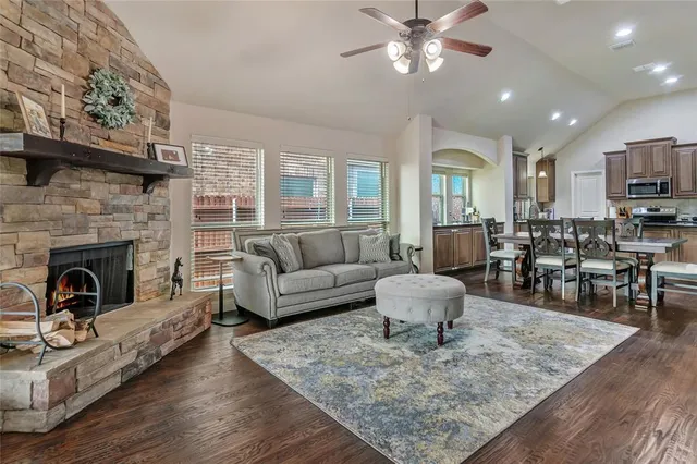 $399,900 | 629 Fox View Drive, Fort Worth, TX 76131