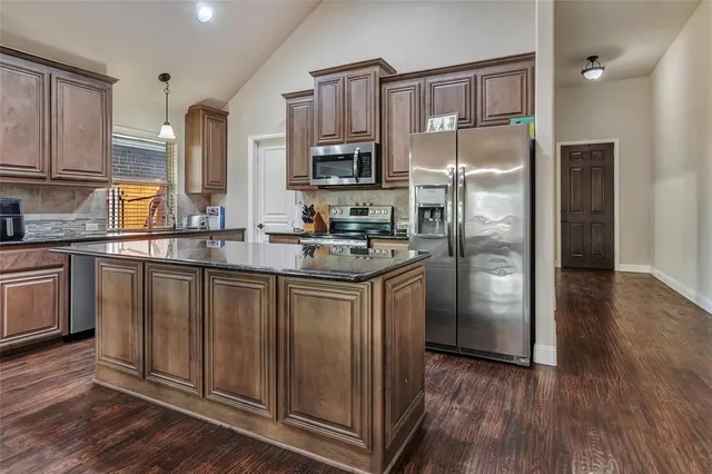 $399,900 | 629 Fox View Drive, Fort Worth, TX 76131