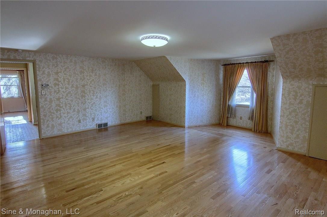 150 Lewiston Road Grosse Pointe, MI 48236 - Photo 17 of 37 Master_Bedroom_3rd_View.jpg