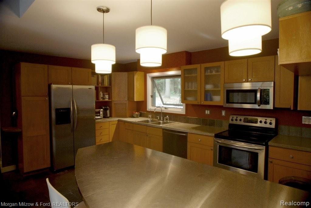 9151 Ellis Road Clarkston, MI 48348 - Photo 8 of 26 9151 Ellis kitchen.jpg