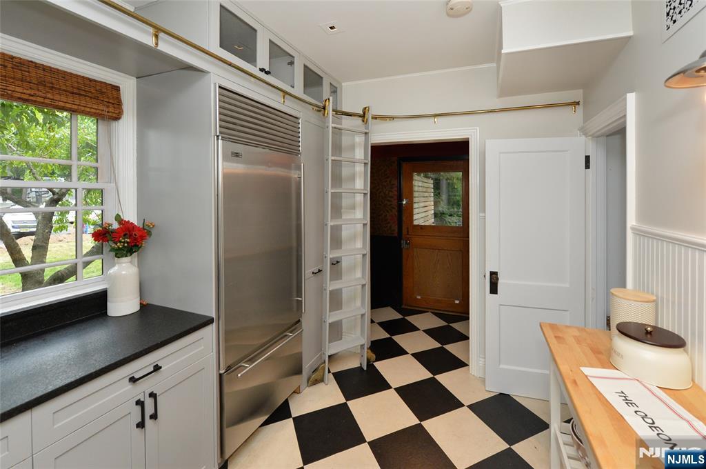429 Sterling Place Ridgewood, NJ 07450 - Photo 10 of 30