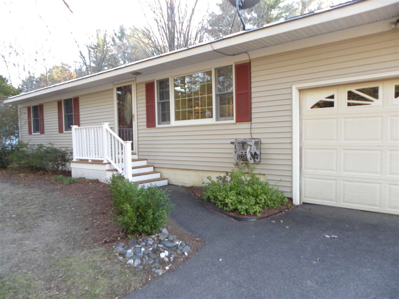 171 Old Dover Road Rochester, NH 03867 - Photo 2 of 38
