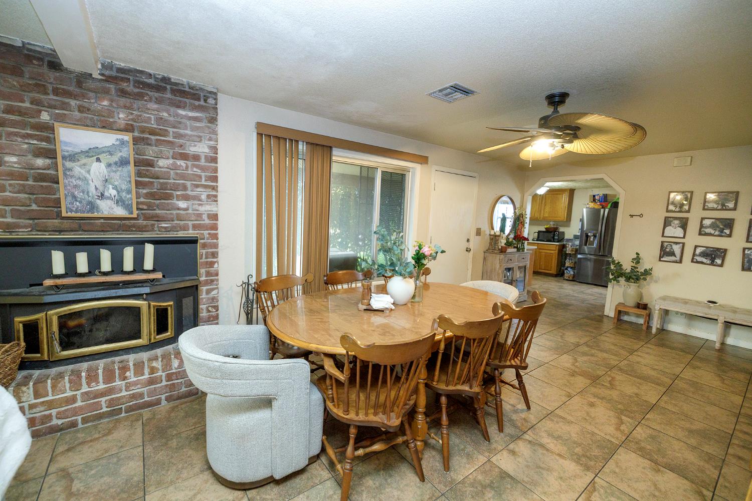 618 Wellsford Road Modesto, CA 95357 - Photo 11 of 26 a view of a dining room with furniture