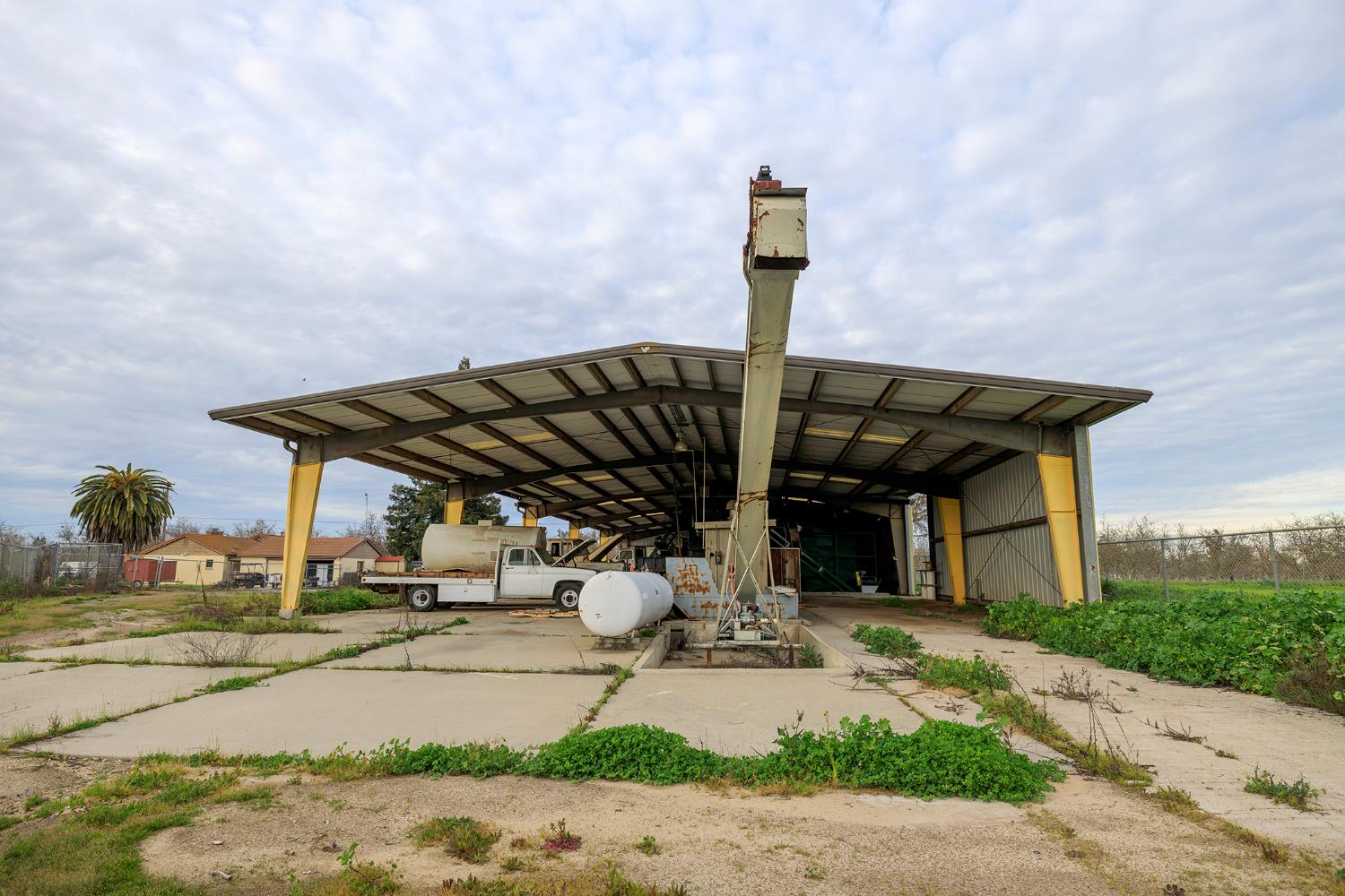 618 Wellsford Road Modesto, CA 95357 - Photo 26 of 26 a front view of a house with garden