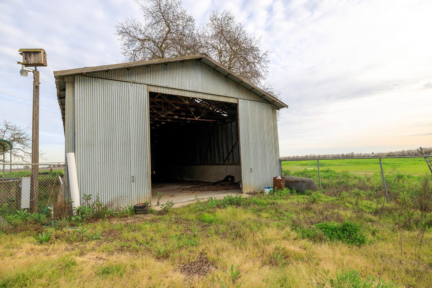 618 Wellsford Road Modesto, CA 95357 - Photo 5 of 26 a view of backyard with barbeque grill and plants