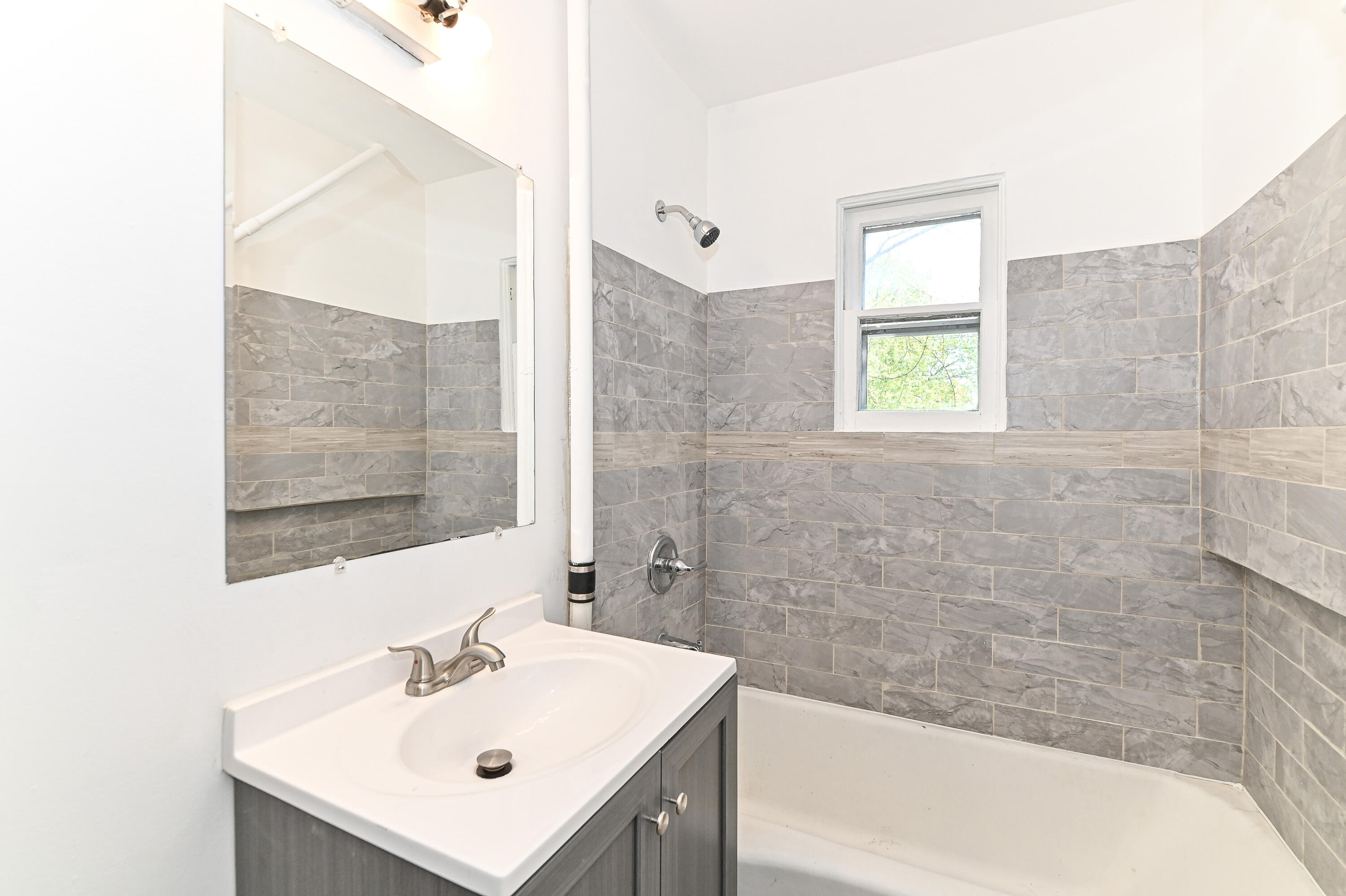 3270 South 92nd Street Milwaukee, WI 53227 - Photo 15 of 30 Full Bath Main