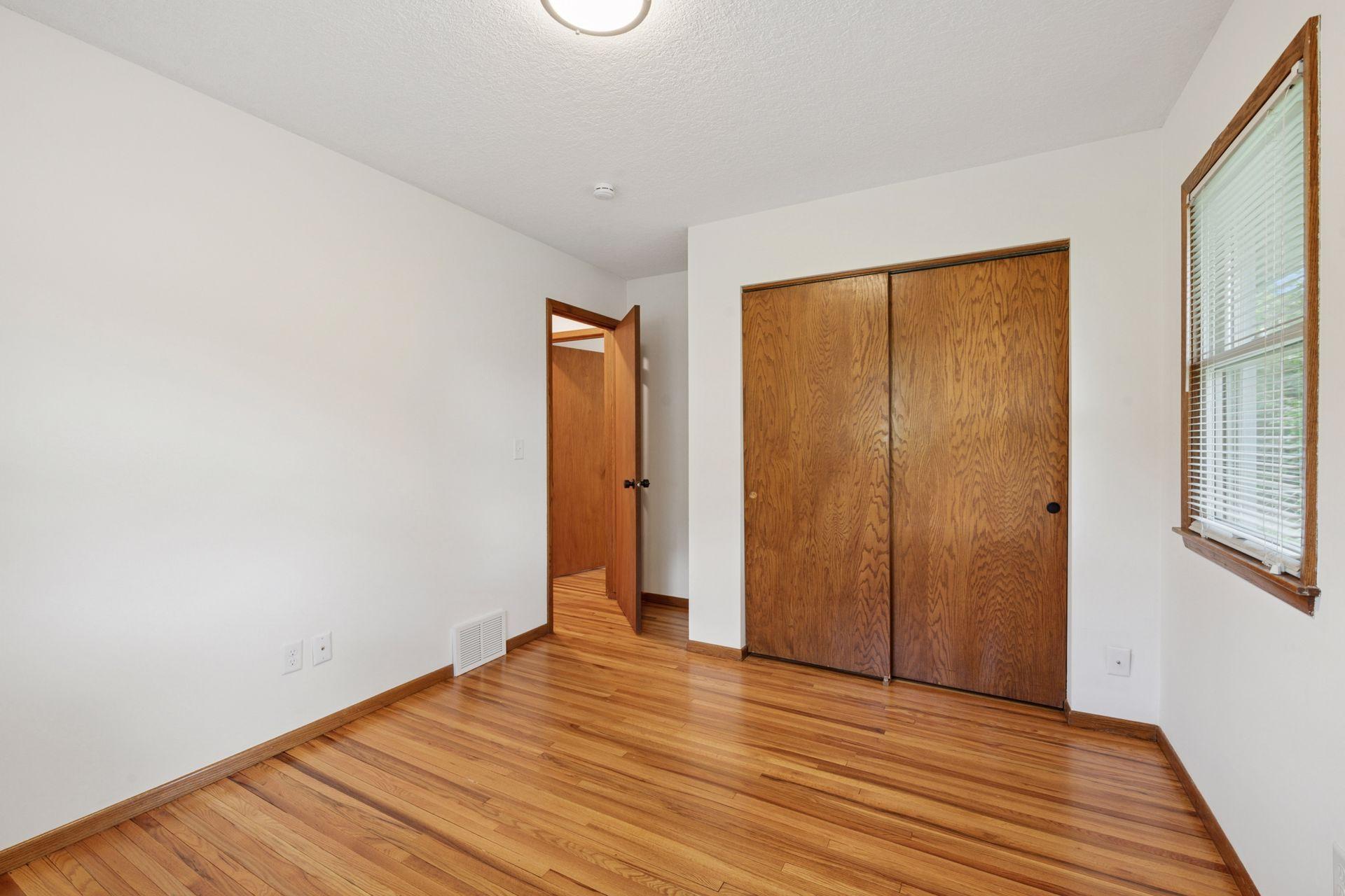 10117 Irwin Road Bloomington, MN 55437 - Photo 14 of 29