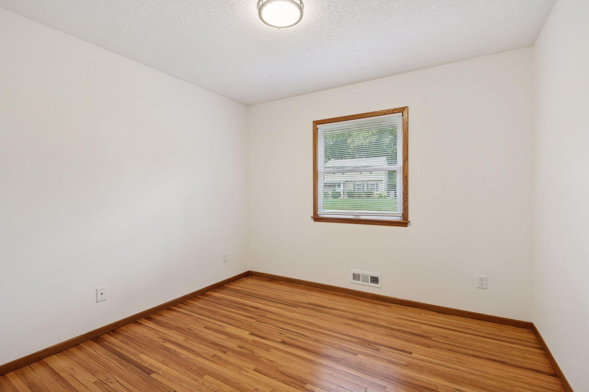 10117 Irwin Road Bloomington, MN 55437 - Photo 15 of 29