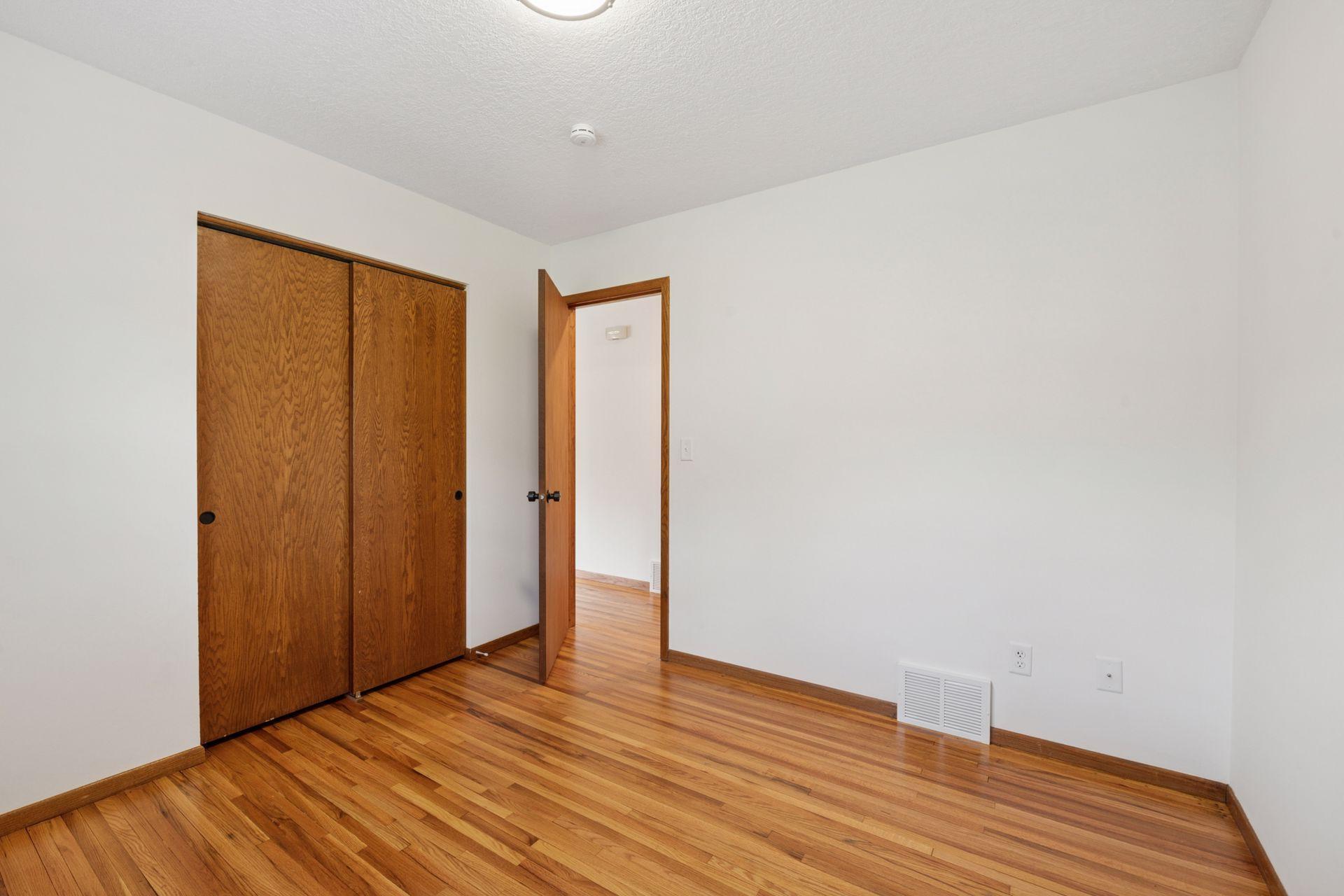 10117 Irwin Road Bloomington, MN 55437 - Photo 16 of 29