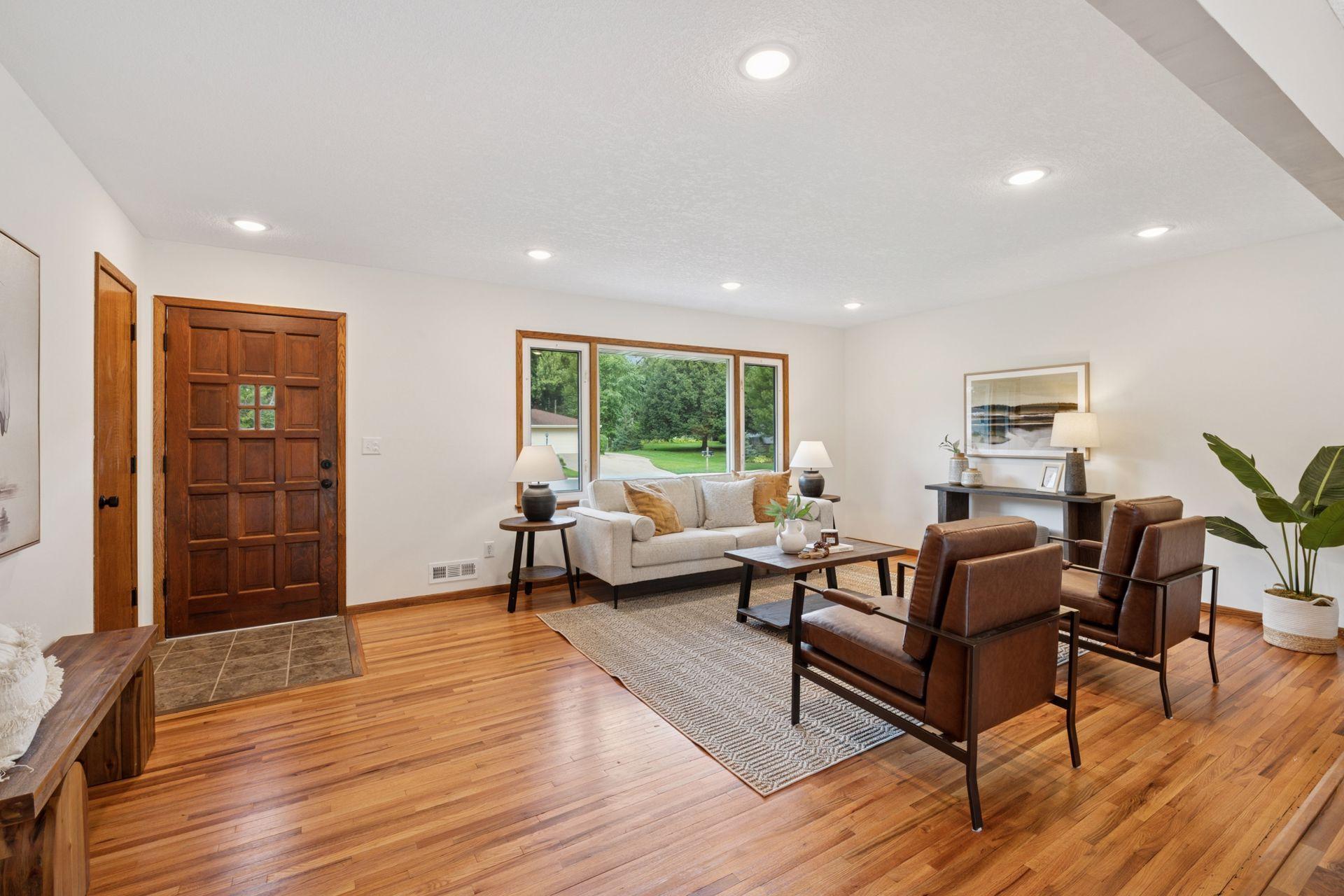 10117 Irwin Road Bloomington, MN 55437 - Photo 3 of 29