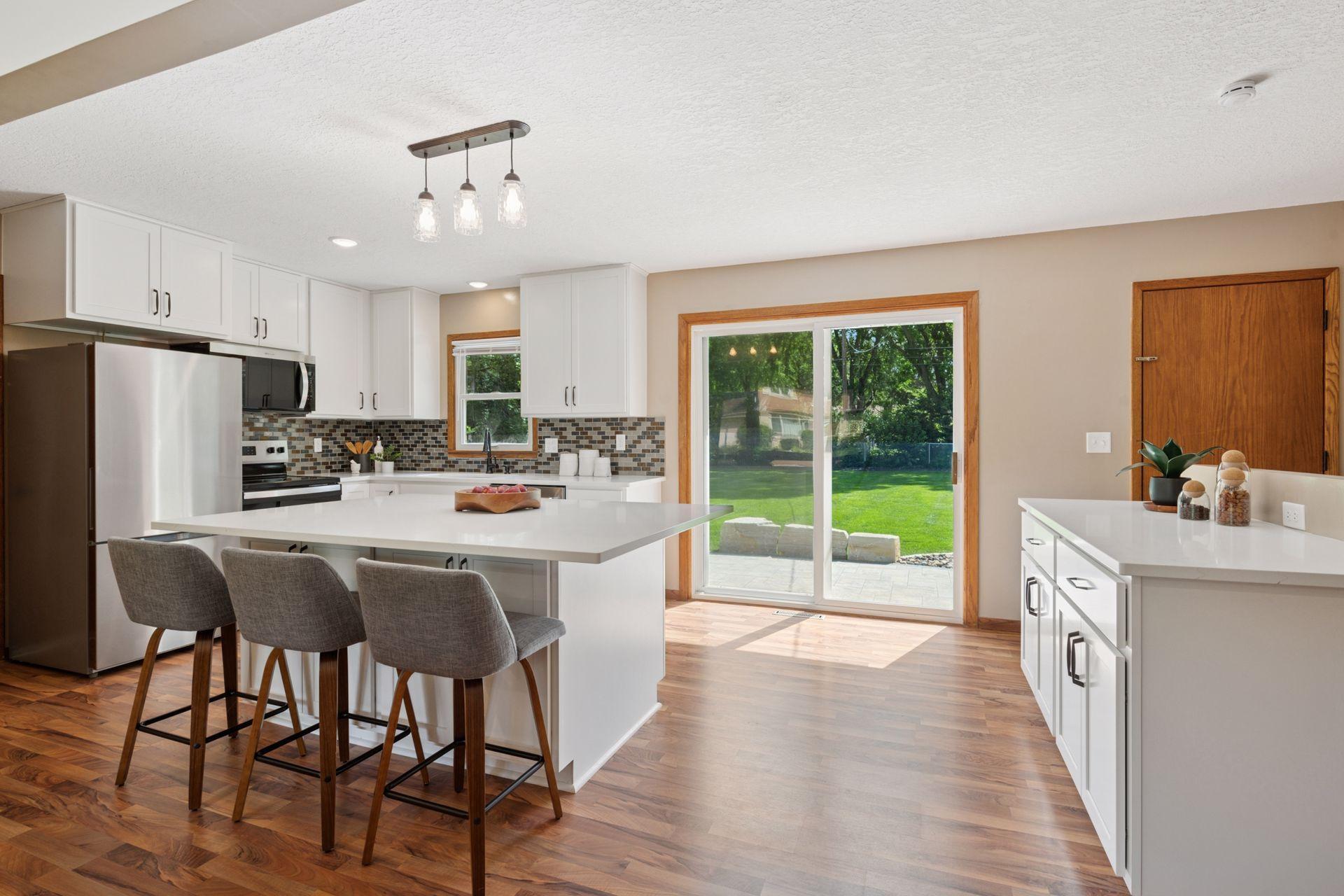 10117 Irwin Road Bloomington, MN 55437 - Photo 7 of 29