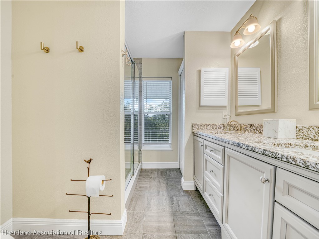 5342 Lime Road Sebring, FL 33875 - Photo 21 of 47 DOUBLE VANITY WITH GRANITE COUNTER TOPS