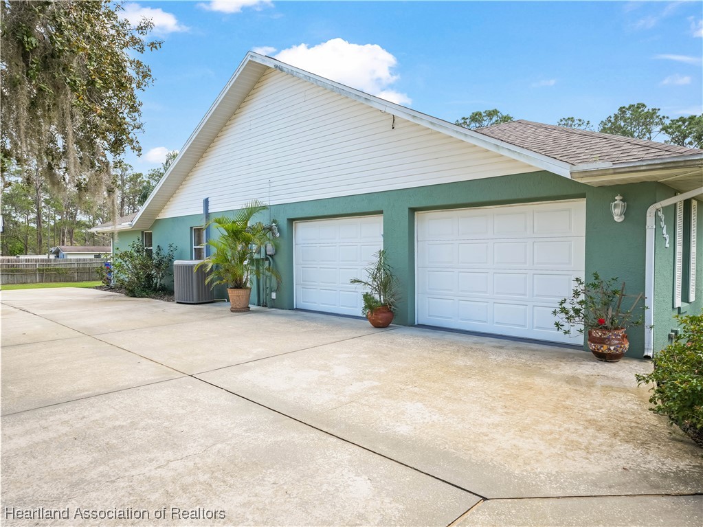 5342 Lime Road Sebring, FL 33875 - Photo 41 of 47 DOUBLE GARAGE DOORS FOR EASY PARKING