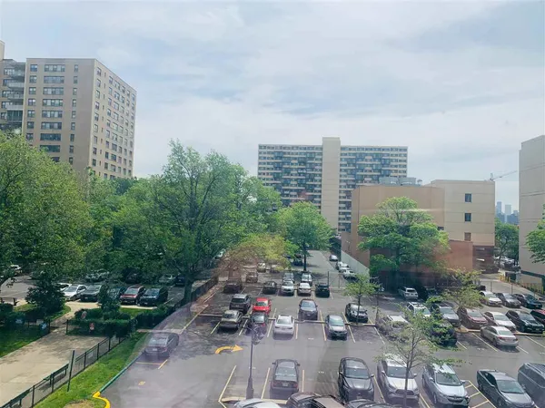 $1,900 | 10 Huron Avenue, Unit 4R, Jersey City, NJ 07306
