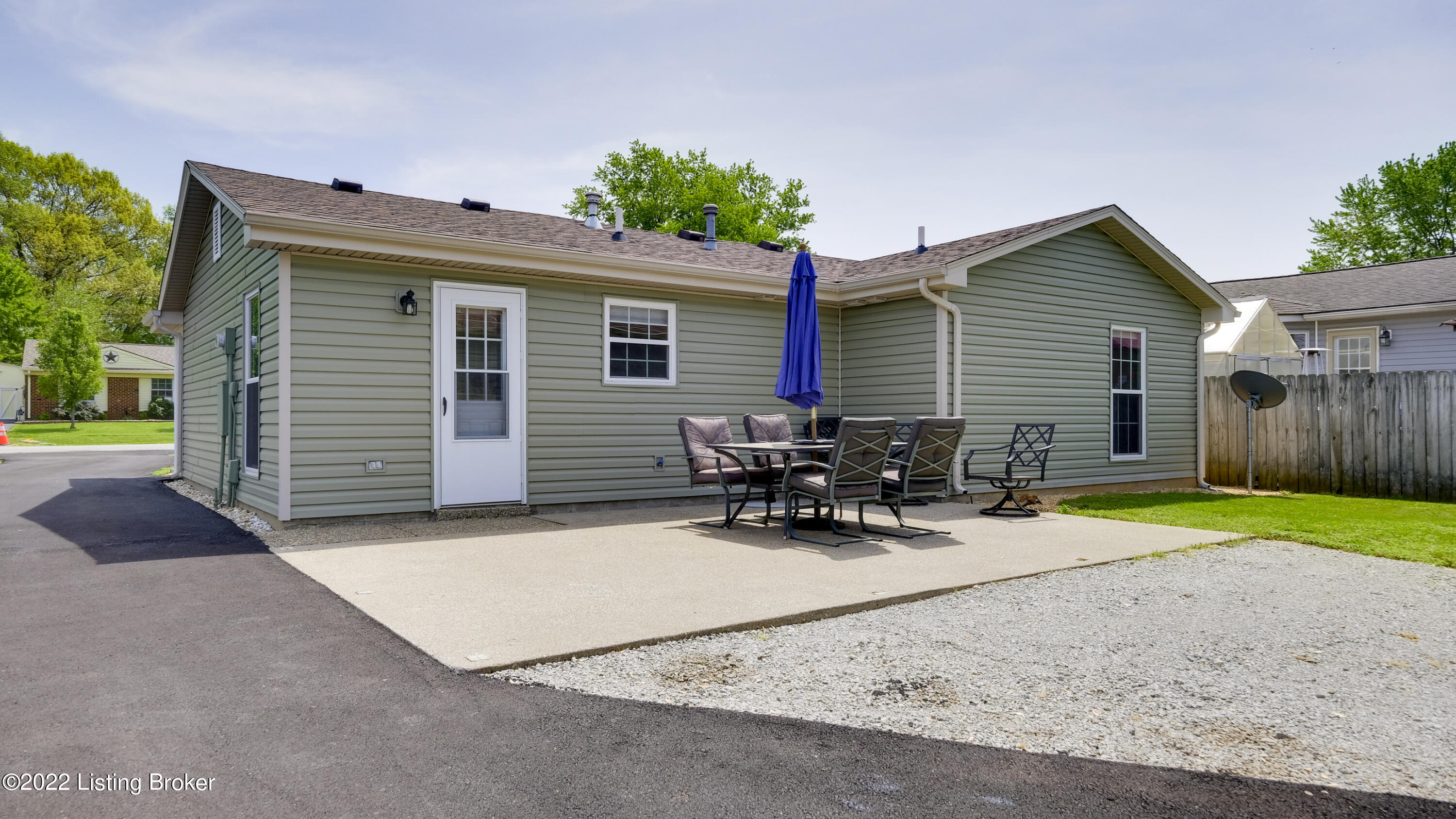 223 Mayflower Rd-32