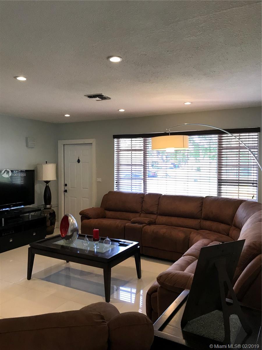19521 Gulfstream Road Cutler Bay, FL 33157 - Photo 7 of 39