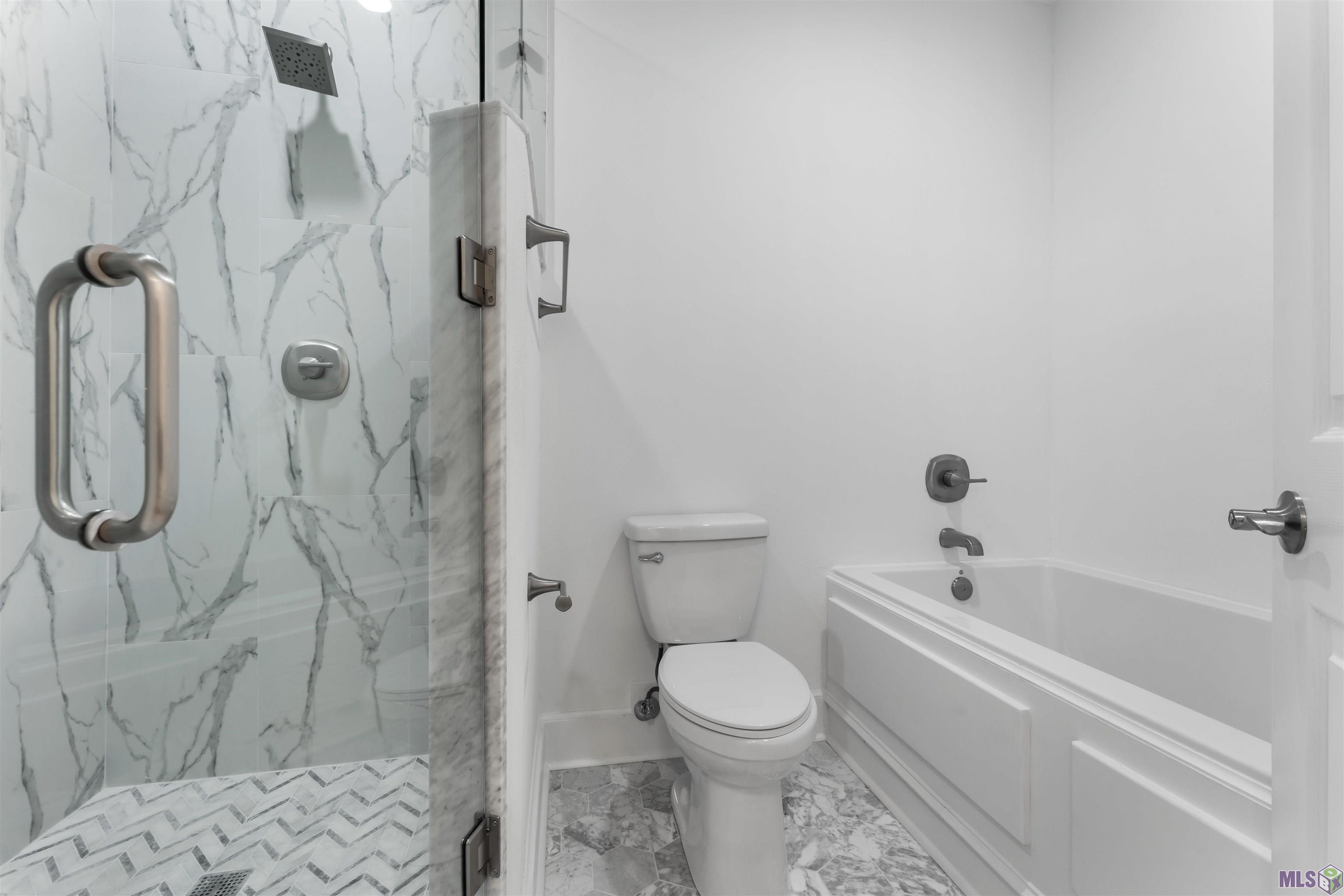 7958 Wrenwood Boulevard, Unit C Baton Rouge, LA 70809 - Photo 12 of 20 Main bathroom