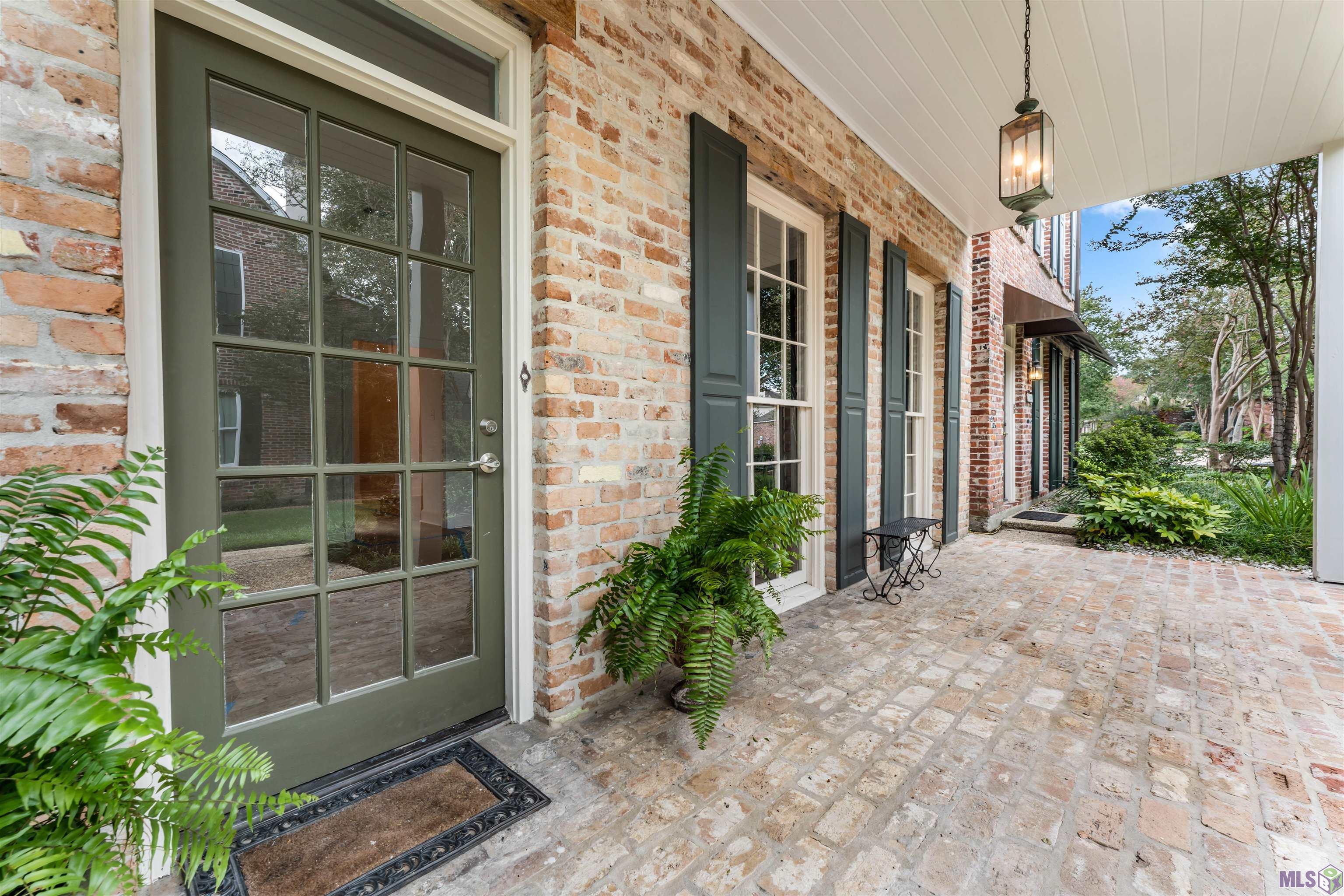 7958 Wrenwood Boulevard, Unit C Baton Rouge, LA 70809 - Photo 4 of 20 Lovely covered front porch