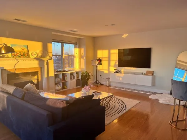 $3,200 | 120 Wyllis Avenue, Unit 409, Everett, MA 02149
