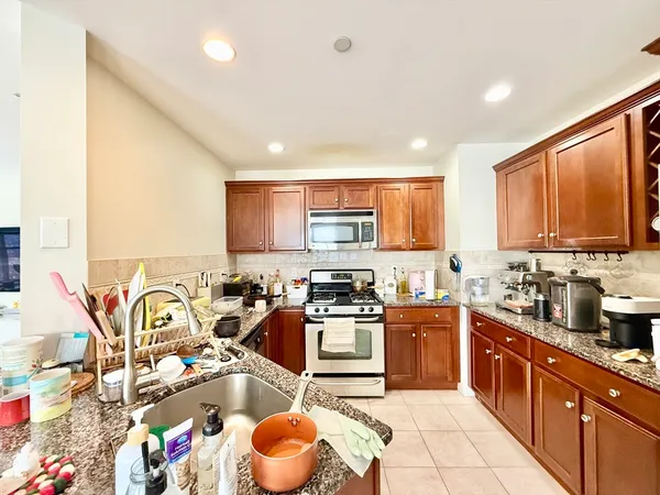 $3,200 | 120 Wyllis Avenue, Unit 409, Everett, MA 02149