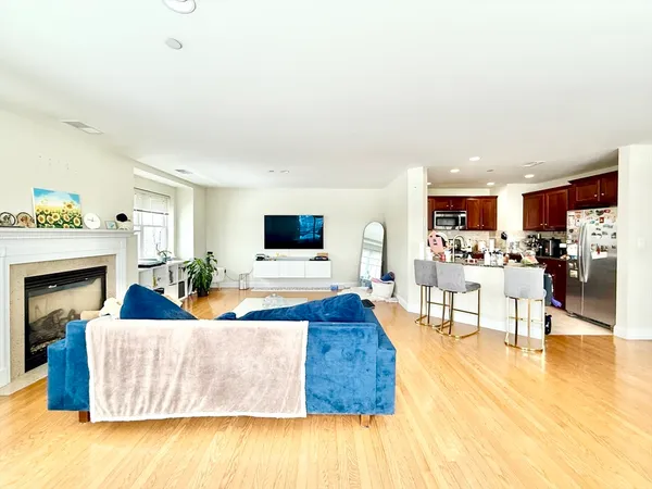 $3,200 | 120 Wyllis Avenue, Unit 409, Everett, MA 02149