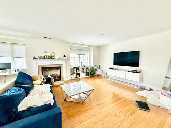 $3,200 | 120 Wyllis Avenue, Unit 409, Everett, MA 02149