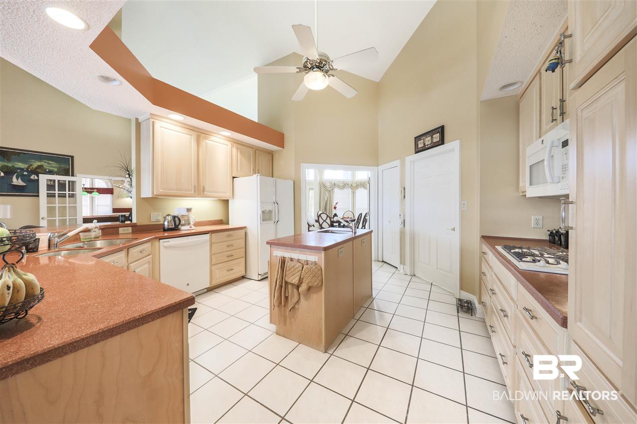 9456 Lakeview Drive Foley, AL 36535 - Photo 8 of 31 Kitchen