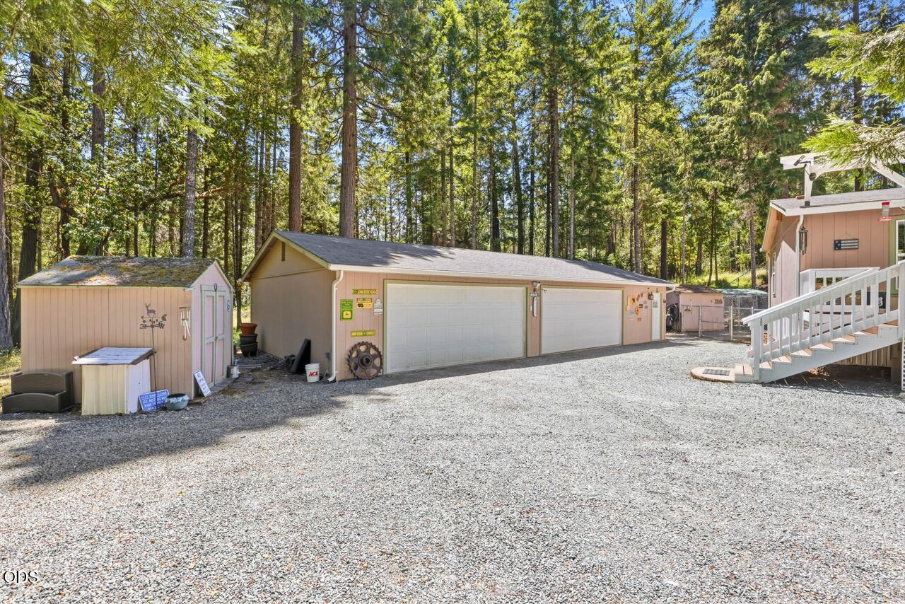 4300 Pleasant Creek Road Rogue River, OR 97537 - Photo 3 of 78