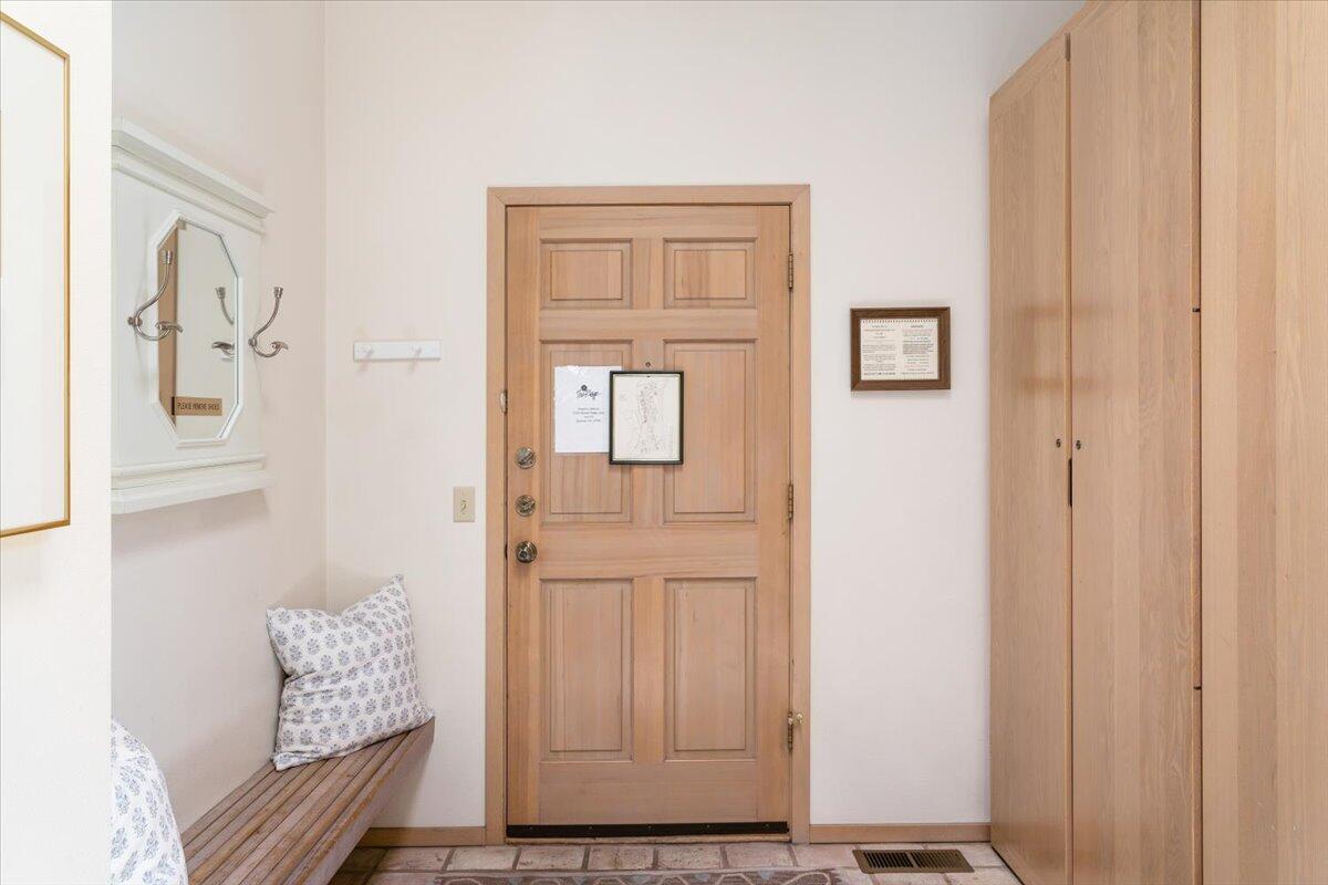 57353 Beaver Ridge Loop, Unit 20C1 Sunriver, OR 97707 - Photo 2 of 19 01-Entry