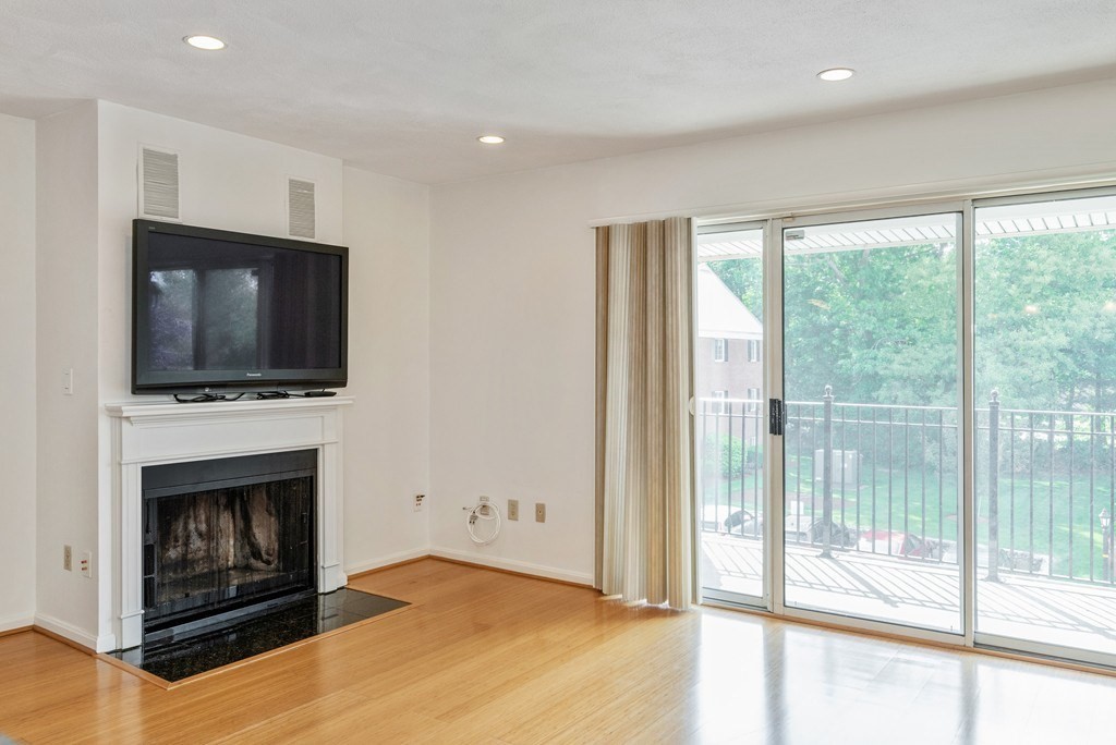 5 April Lane, Unit 31 Lexington, MA 02421 - Photo 2 of 11