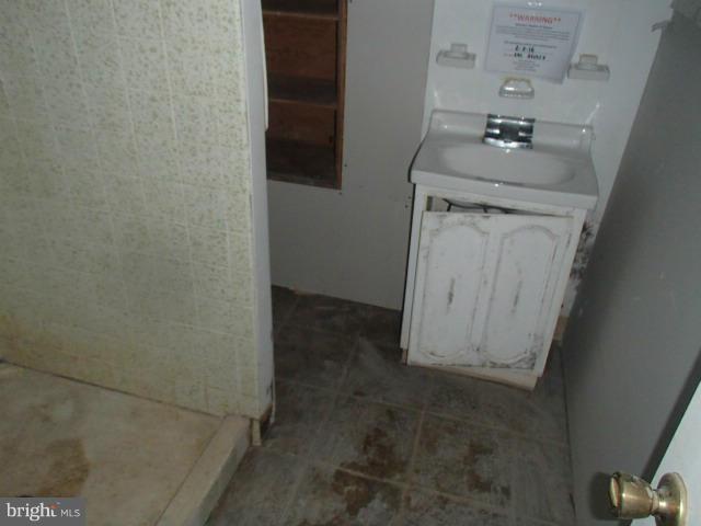 1318 Asbury Road Baltimore, MD 21209 - Photo 13 of 17 Bath