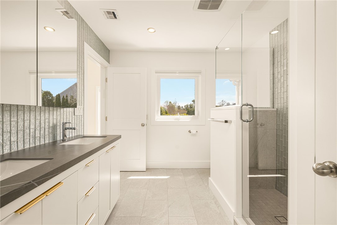 15 Hammersmith Road, Unit 15 Newport, RI 02840 - Photo 12 of 15