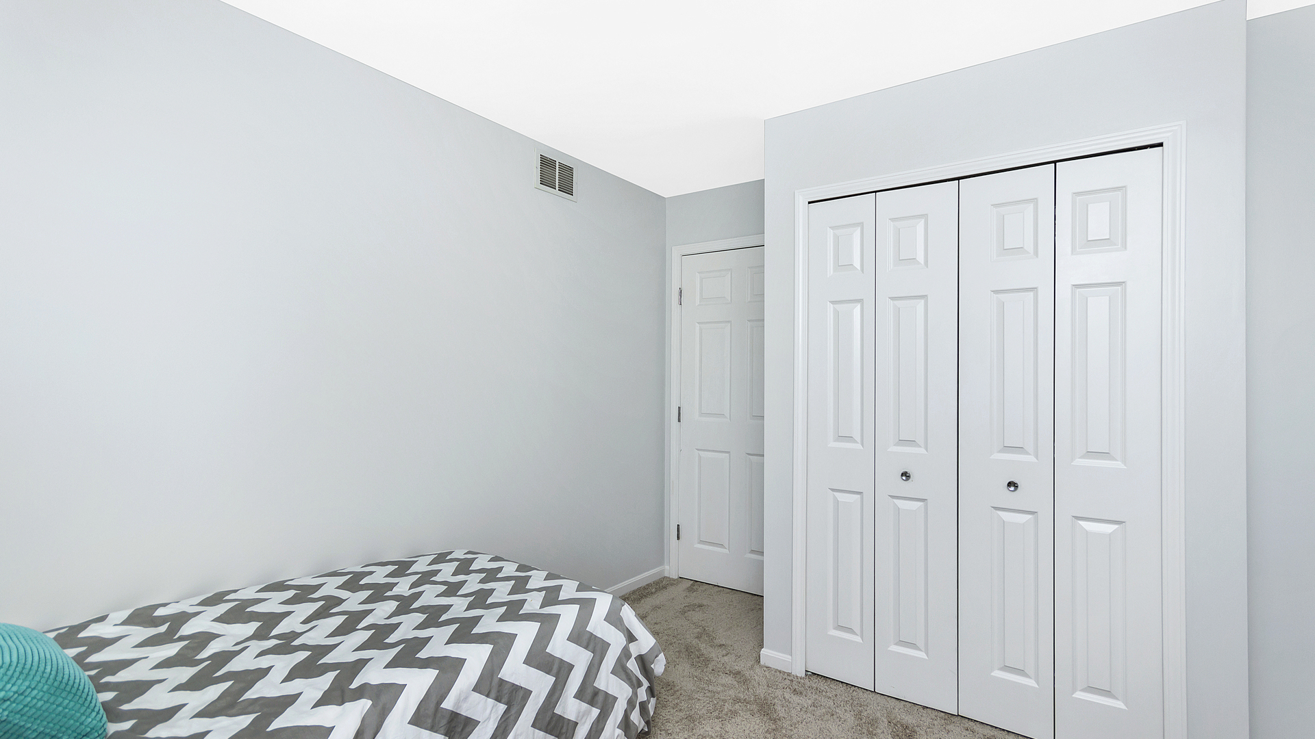 4537 West Irving Park Road Chicago, IL 60641 - Photo 17 of 23 Gallery Image 17