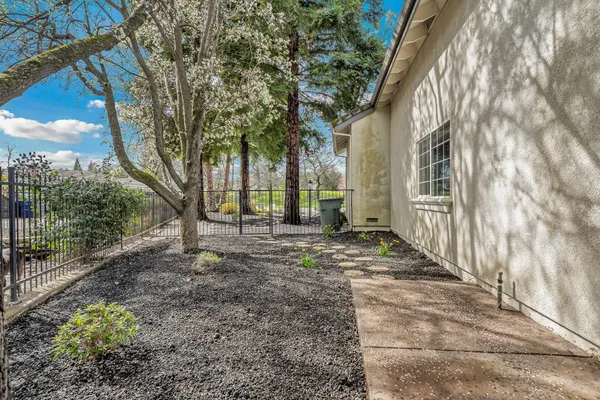 $695,000 | 3857 Eagle Parkway, Redding, CA 96001