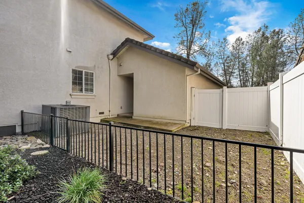 $695,000 | 3857 Eagle Parkway, Redding, CA 96001