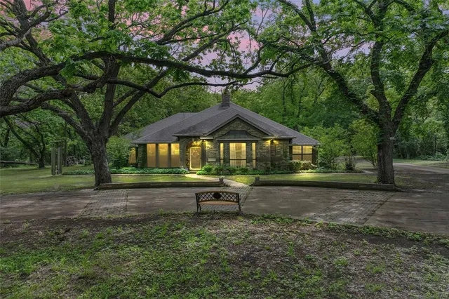 $999,999 | 3650 Mt Zion Road, Midlothian, TX 76065