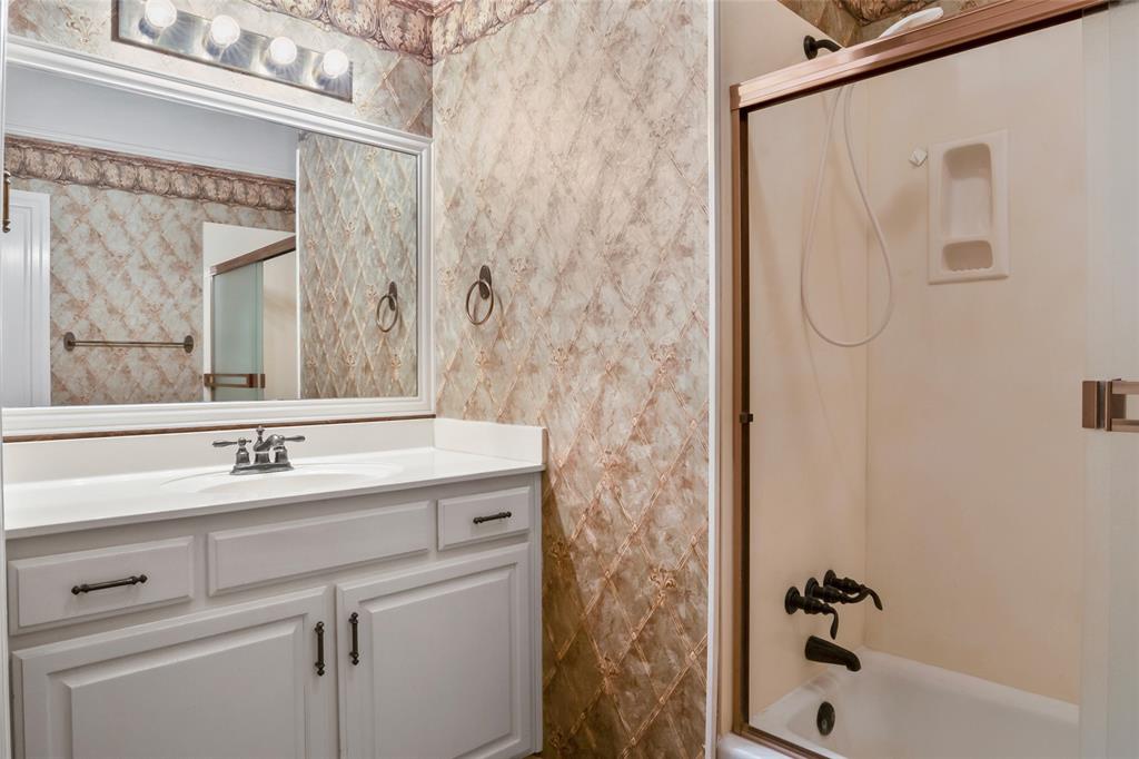 3650 Mt Zion Road Midlothian, TX 76065 - Photo 18 of 38 Full bathroom across the hall from bedroom and office.