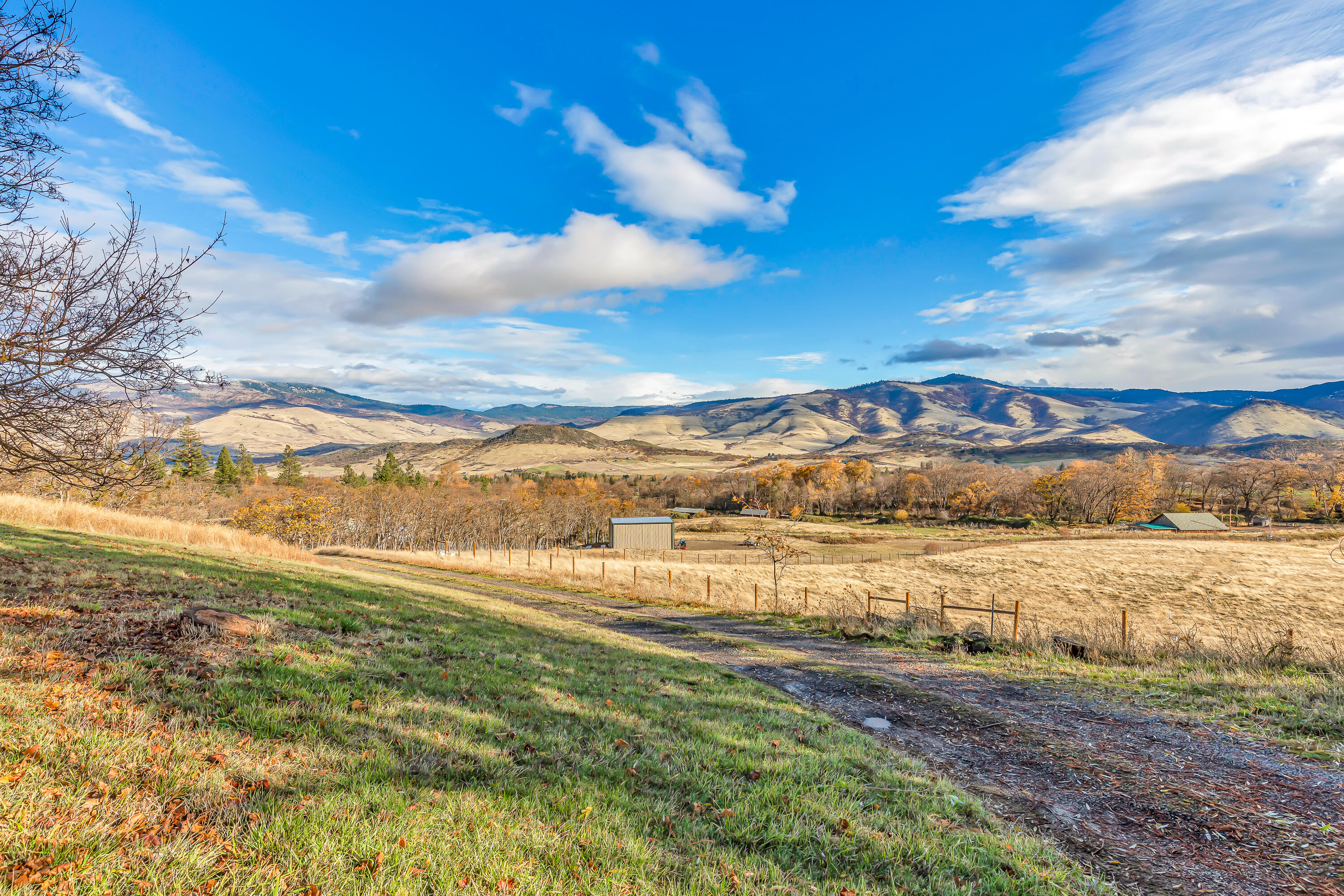 4262 Clayton Road Ashland, OR 97520 - Photo 13 of 54 Welcome home to 4262 Clayton Road in Ashland, OR.