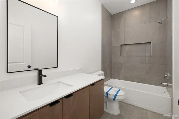 $1,175 | 3001 South Links Drive, Unit 4, Edinburg, TX 78542