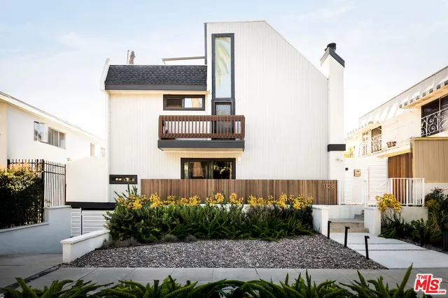 $1,849,000 | 1128 15th Street, Unit 3, Santa Monica, CA 90403