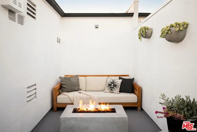 $1,849,000 | 1128 15th Street, Unit 3, Santa Monica, CA 90403