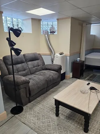 $1,350 | 457 Locust Street, Unit 1L, Fall River, MA 02720