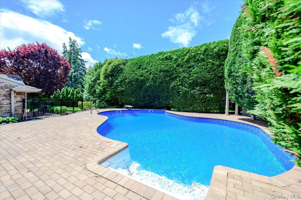 47 Shoreham Road Massapequa, NY 11758 - Photo 28 of 31