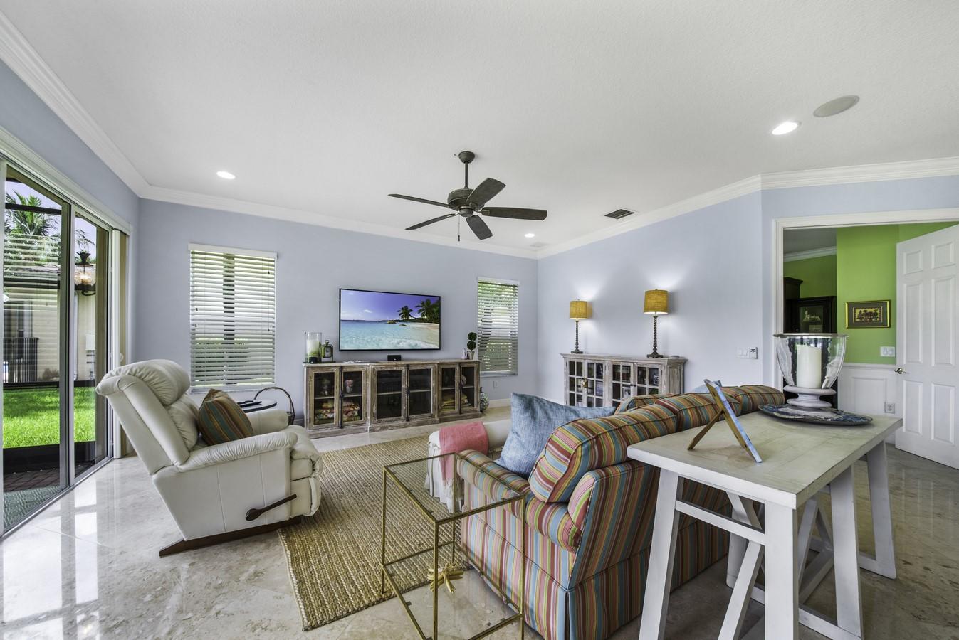 10782 Sunset Ridge Circle Boynton Beach, FL 33473 - Photo 20 of 95 Crown Molding