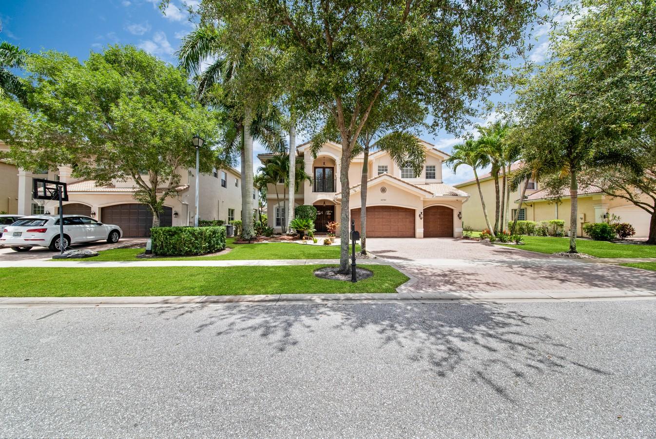 10782 Sunset Ridge Circle Boynton Beach, FL 33473 - Photo 59 of 95 Tropical Landscaping